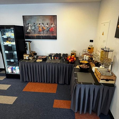 Kepler Club Riga Airport Hotel - Landside Public Area Ieki エクステリア 写真