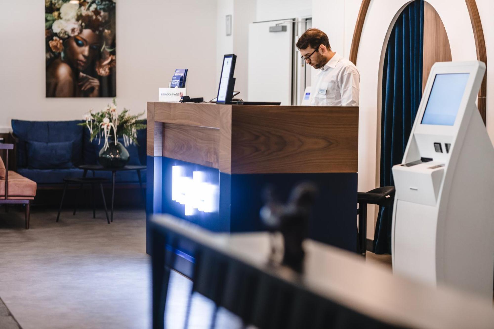 Kepler Club Riga Airport Hotel - Landside Public Area Ieki エクステリア 写真